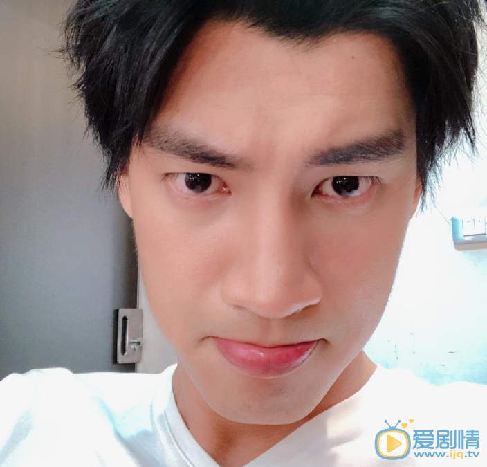 罗弘证自拍照 罗弘证高清写真_罗弘证高清剧照