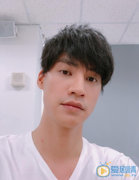 罗弘证自拍照 罗弘证高清写真_罗弘证高清剧照