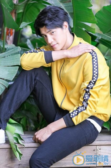 罗弘证阳光写真 罗弘证高清写真_罗弘证高清剧照