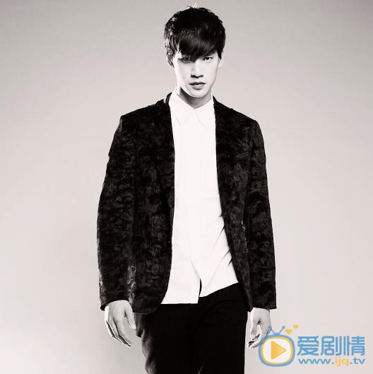 罗弘证西装写真 罗弘证高清写真_罗弘证高清剧照