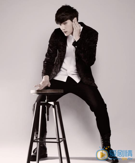 罗弘证西装写真 罗弘证高清写真_罗弘证高清剧照