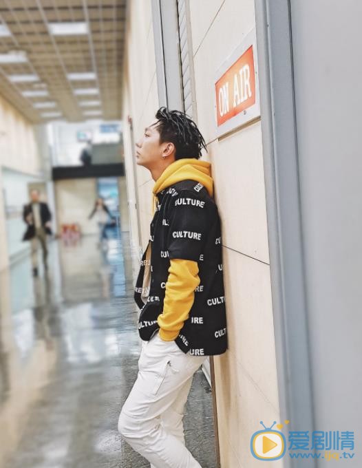 许明杰街拍写真 许明杰高清写真_许明杰高清剧照
