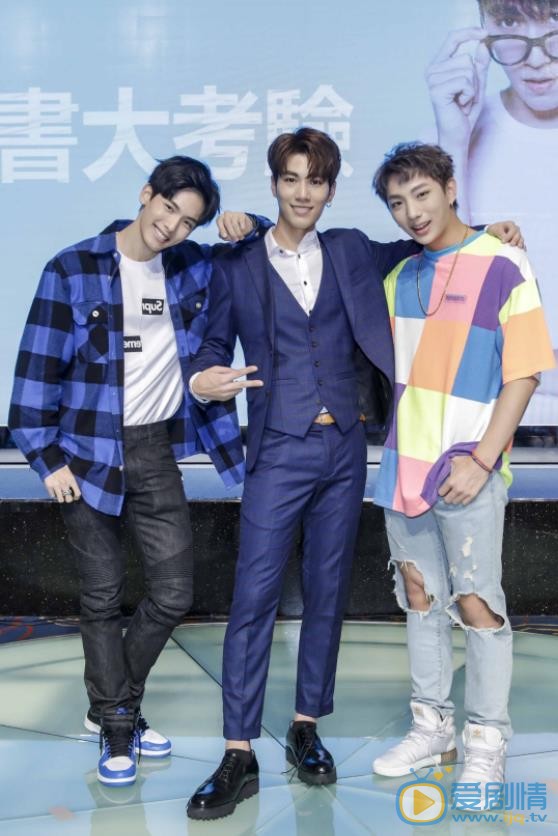 许明杰与他人合照 许明杰高清写真_许明杰高清剧照