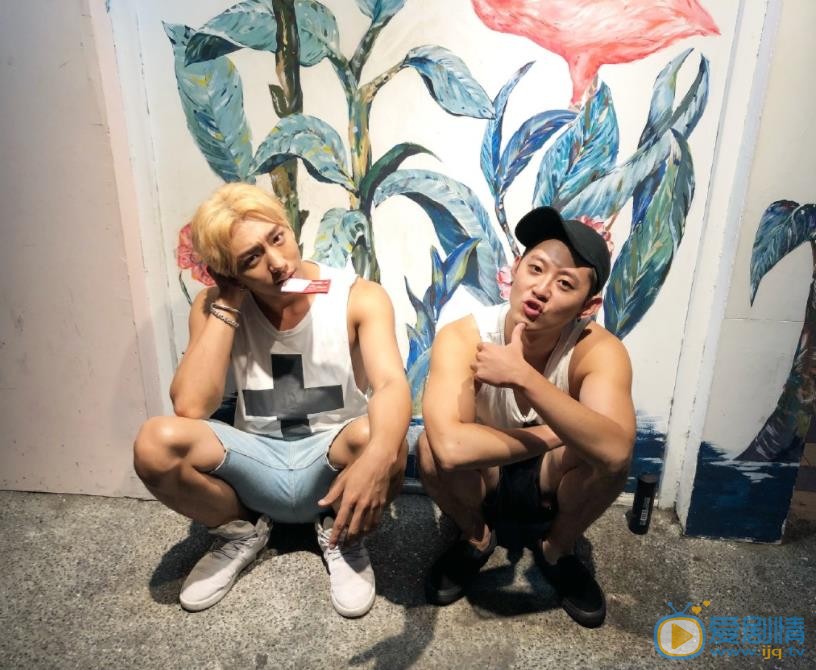 许明杰与他人合照 许明杰高清写真_许明杰高清剧照