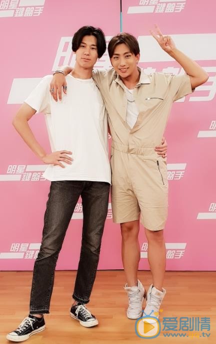 许明杰与他人合照 许明杰高清写真_许明杰高清剧照