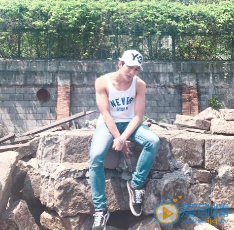 许明杰休闲写真 许明杰高清写真_许明杰高清剧照