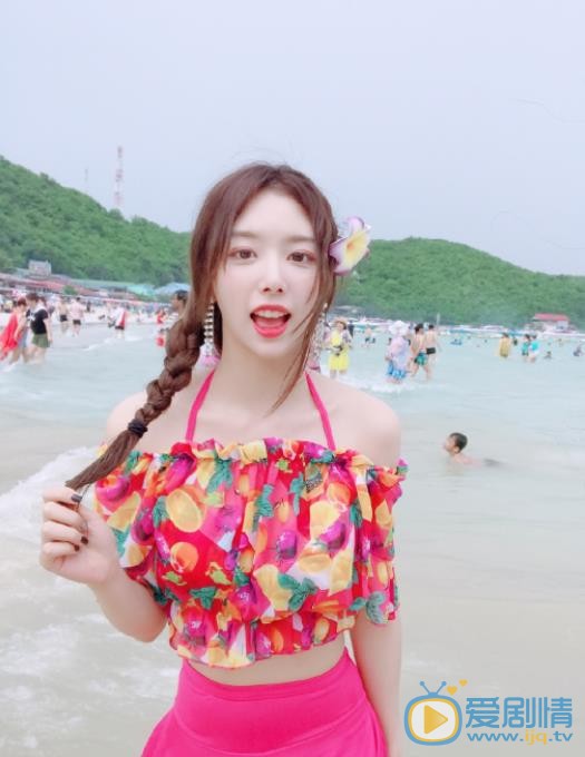 孔雪儿海滩照 孔雪儿海滩照