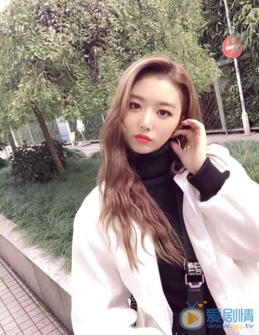 孔雪儿街拍照 孔雪儿高清写真_孔雪儿高清剧照