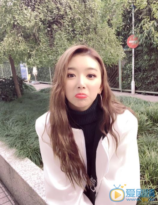 孔雪儿街拍照 孔雪儿高清写真_孔雪儿高清剧照