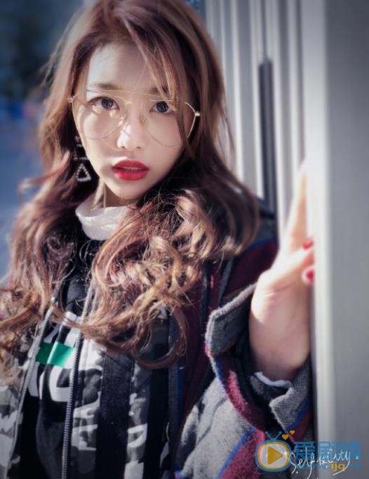 孔雪儿街拍照 孔雪儿高清写真_孔雪儿高清剧照