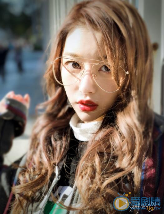 孔雪儿街拍照 孔雪儿高清写真_孔雪儿高清剧照