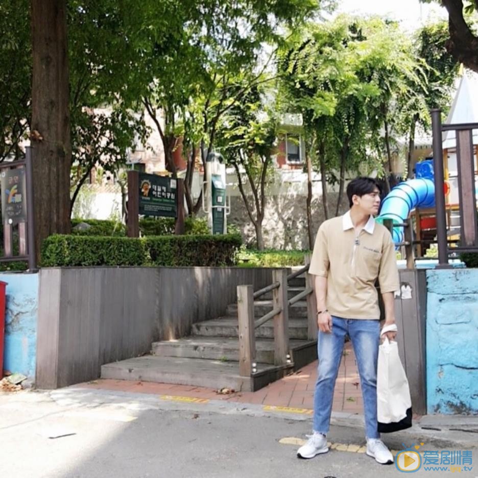 金旻奎街拍照 金旻奎高清写真_金旻奎高清剧照