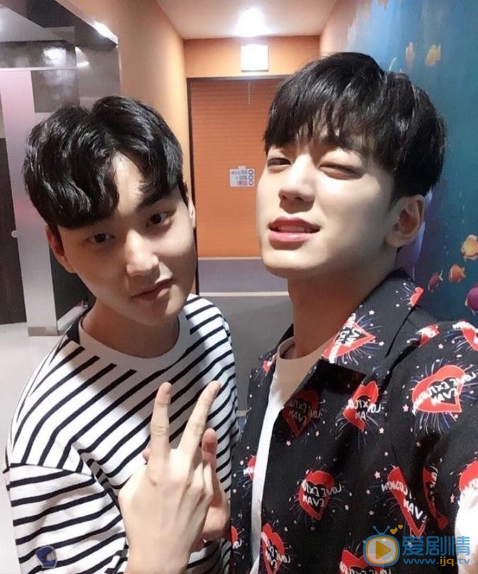 金旻奎与人合照 金旻奎高清写真_金旻奎高清剧照