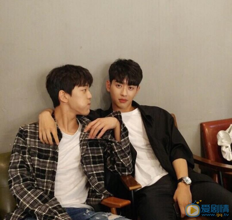 金旻奎与人合照 金旻奎高清写真_金旻奎高清剧照