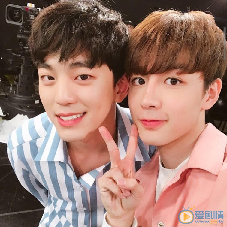 金旻奎与人合照 金旻奎高清写真_金旻奎高清剧照