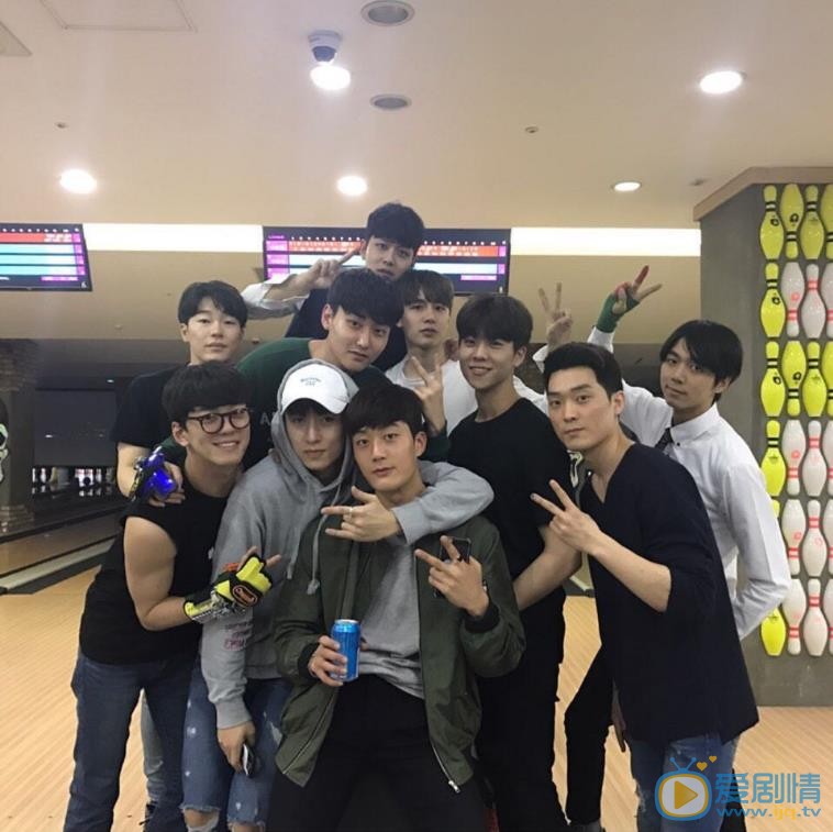 金旻奎与人合照 金旻奎高清写真_金旻奎高清剧照