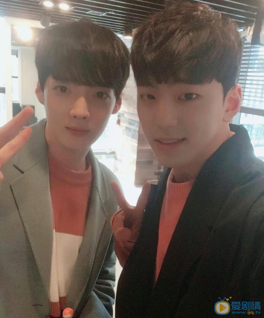 金旻奎与人合照 金旻奎高清写真_金旻奎高清剧照