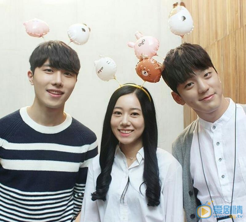 金旻奎与人合照 金旻奎高清写真_金旻奎高清剧照