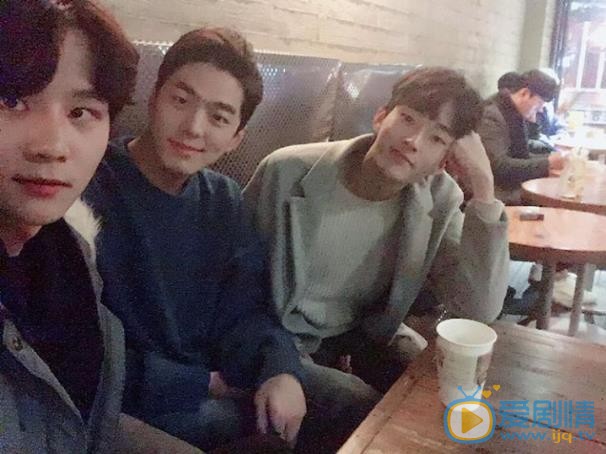 金旻奎与人合照 金旻奎高清写真_金旻奎高清剧照