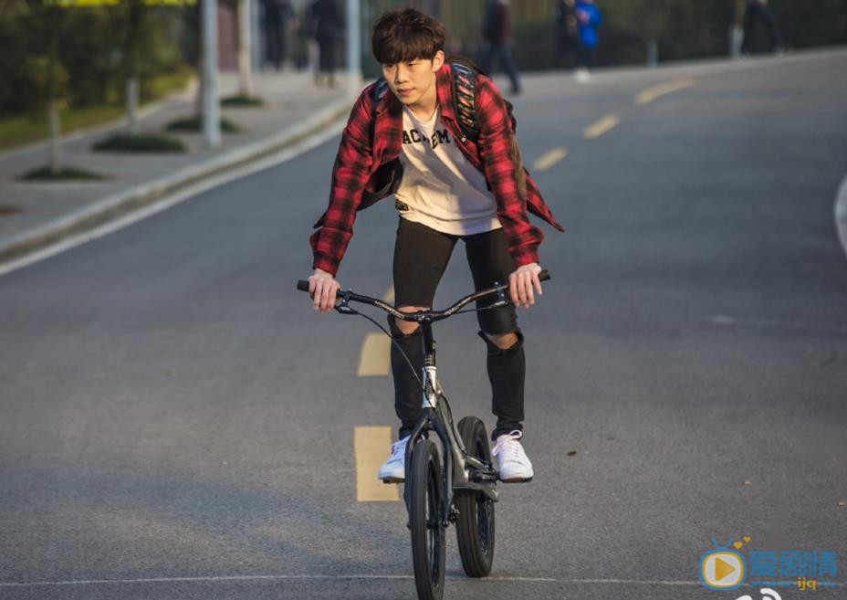 李之繁街拍写真 李之繁高清写真_李之繁高清剧照