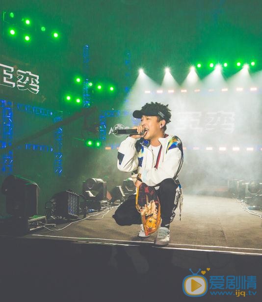 王奕舞台照 王奕高清写真_王奕高清剧照