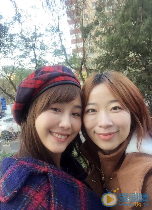 黄心娣与人合照 黄心娣高清写真_黄心娣高清剧照