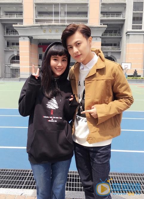 黄心娣与人合照 黄心娣高清写真_黄心娣高清剧照