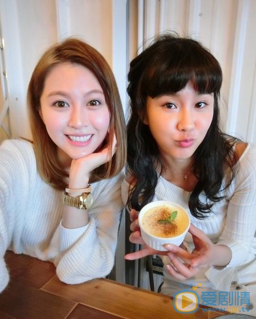 黄心娣与人合照 黄心娣高清写真_黄心娣高清剧照