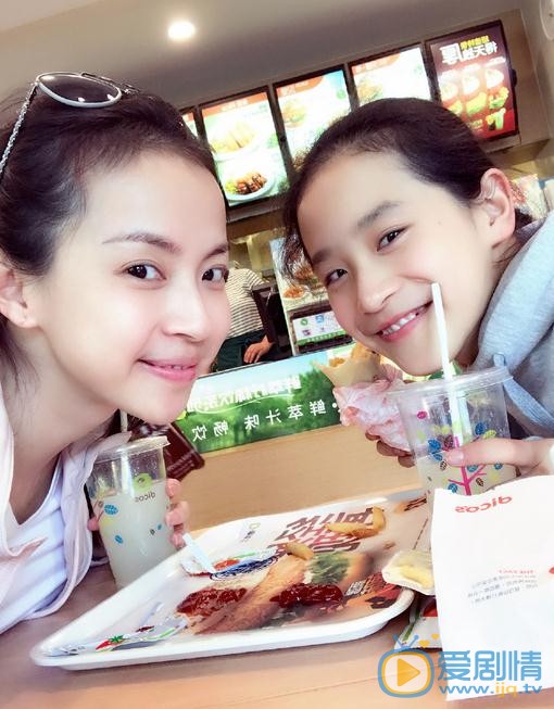 陈欣孺与人合照 陈欣孺高清写真_陈欣孺高清剧照