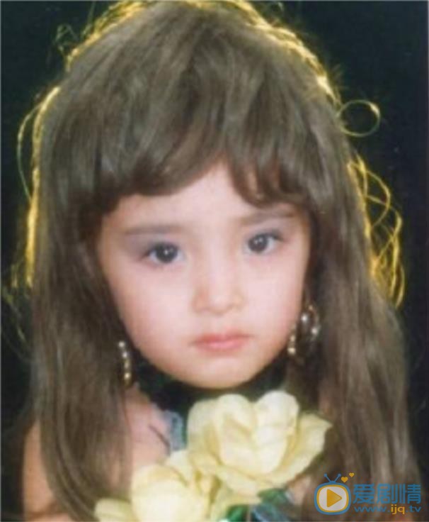 杨幂童年照 杨幂高清写真_杨幂高清剧照