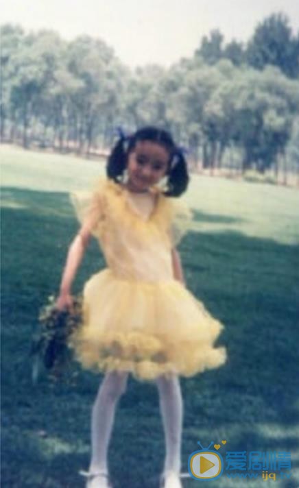 杨幂童年照 杨幂高清写真_杨幂高清剧照