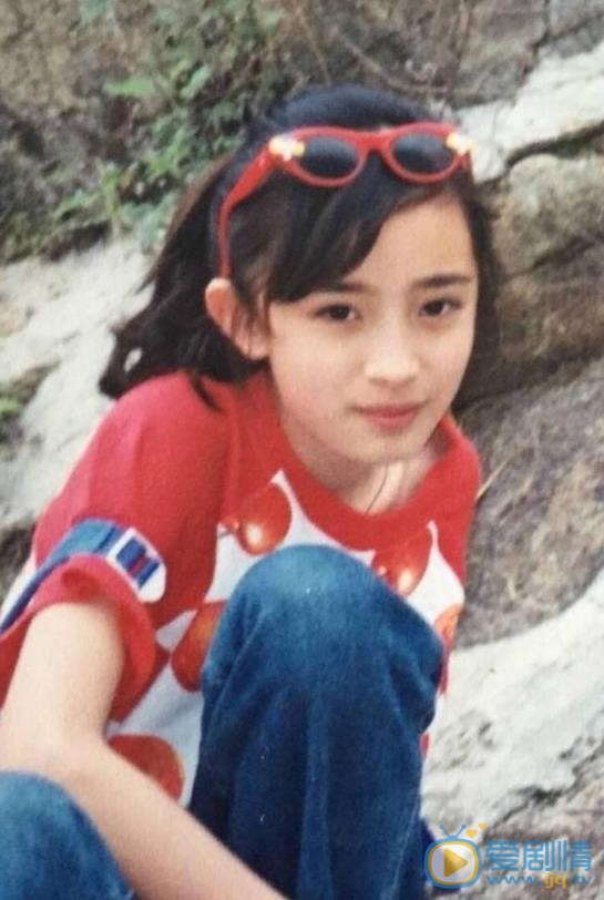 杨幂童年照 杨幂高清写真_杨幂高清剧照