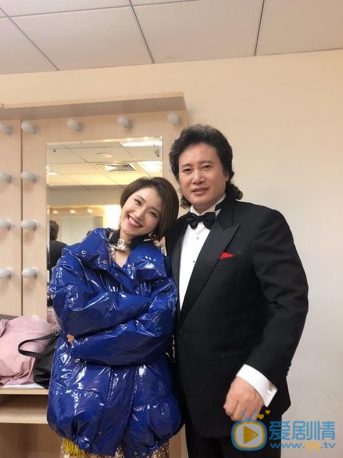 生小芊与人合照 生小芊高清写真_生小芊高清剧照