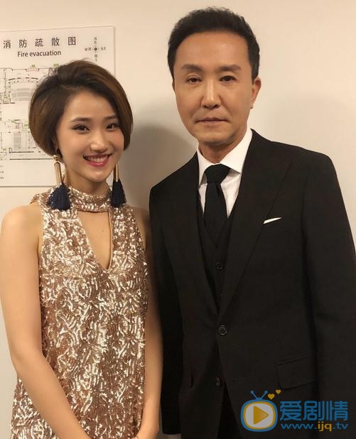 生小芊与人合照 生小芊高清写真_生小芊高清剧照
