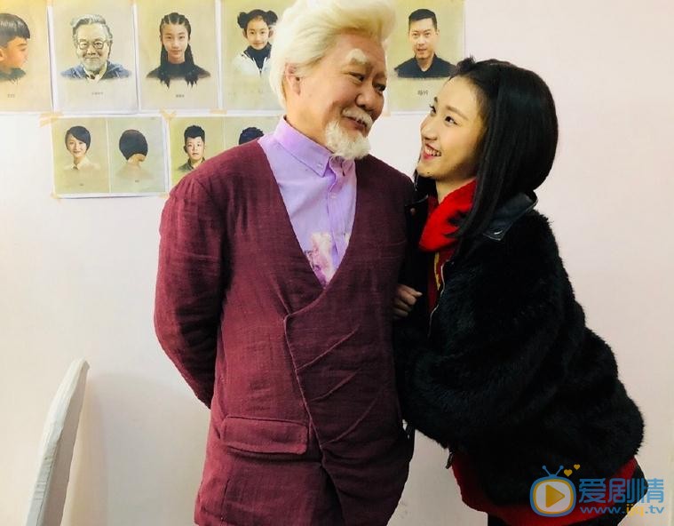生小芊与人合照 生小芊高清写真_生小芊高清剧照