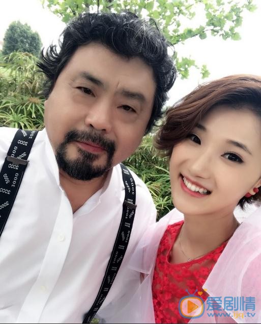 生小芊与人合照 生小芊高清写真_生小芊高清剧照