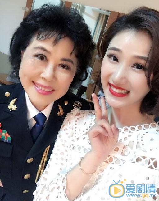 生小芊与人合照 生小芊高清写真_生小芊高清剧照
