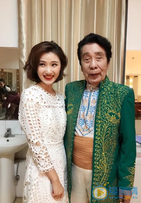 生小芊与人合照 生小芊高清写真_生小芊高清剧照