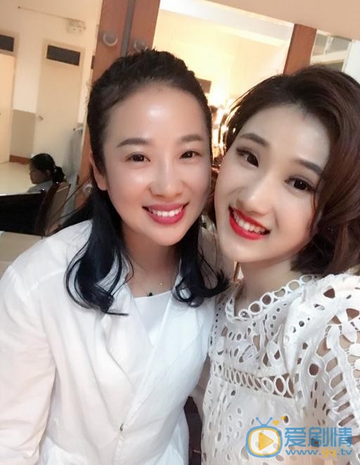 生小芊与人合照 生小芊高清写真_生小芊高清剧照