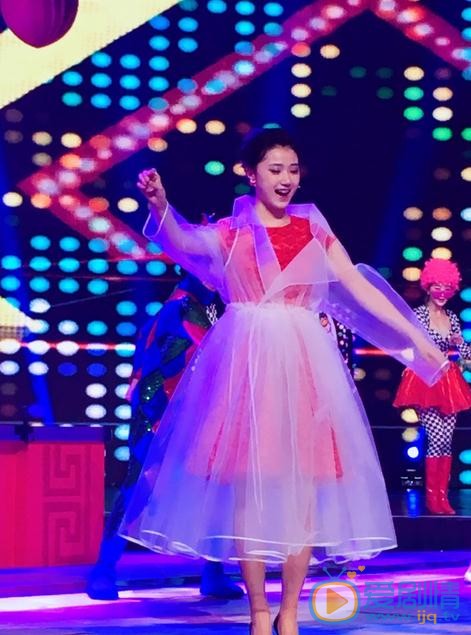 生小芊活动舞台照 生小芊高清写真_生小芊高清剧照