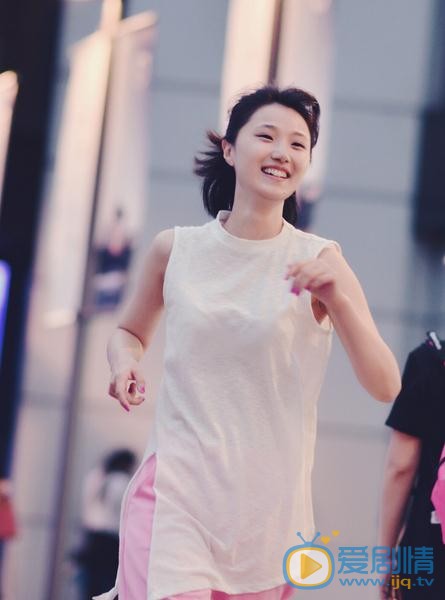 生小芊生活照 生小芊高清写真_生小芊高清剧照