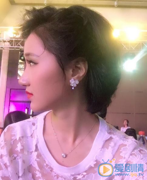 生小芊生活照 生小芊高清写真_生小芊高清剧照