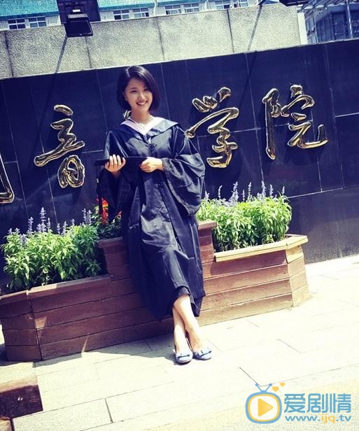 生小芊毕业照 生小芊高清写真_生小芊高清剧照