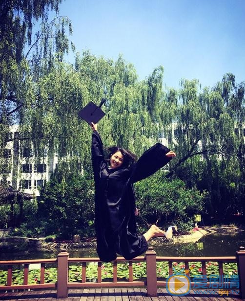 生小芊毕业照 生小芊高清写真_生小芊高清剧照