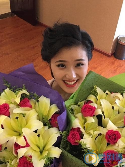 生小芊活动舞台照 生小芊高清写真_生小芊高清剧照
