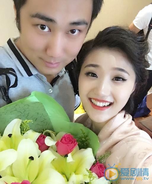 生小芊与人合照 生小芊高清写真_生小芊高清剧照