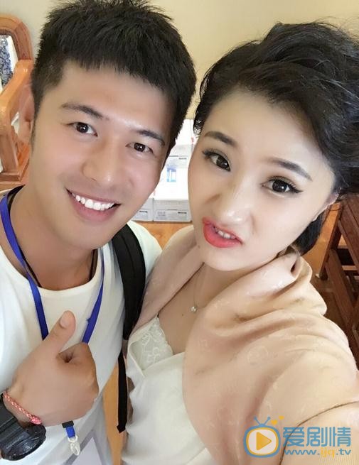 生小芊与人合照 生小芊高清写真_生小芊高清剧照