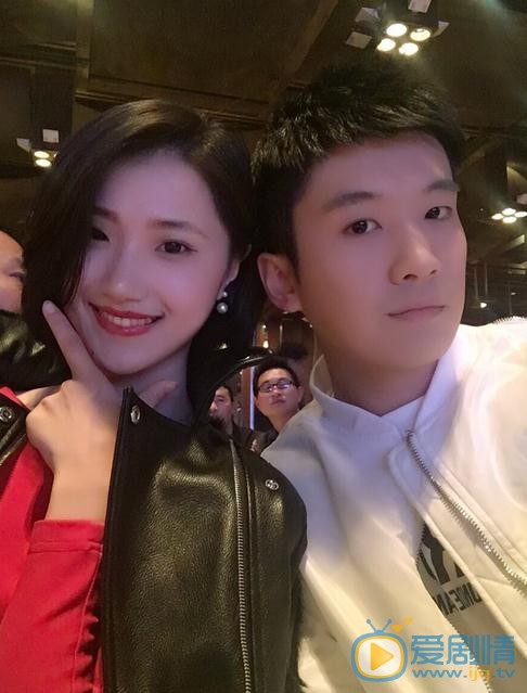 生小芊与人合照 生小芊高清写真_生小芊高清剧照