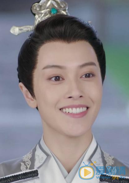 小女花不弃莫若菲扮演者刑恩是女的还是男的？莫若菲刑恩是女扮男装吗？