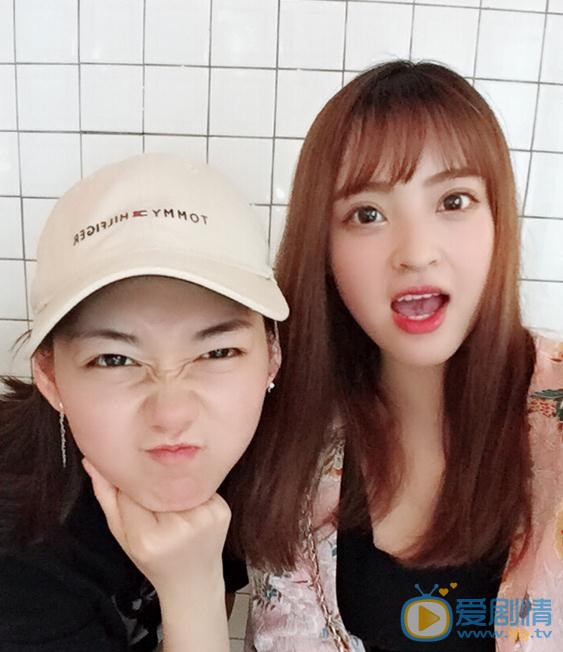张瑜纹与人合照 张瑜纹高清写真_张瑜纹高清剧照